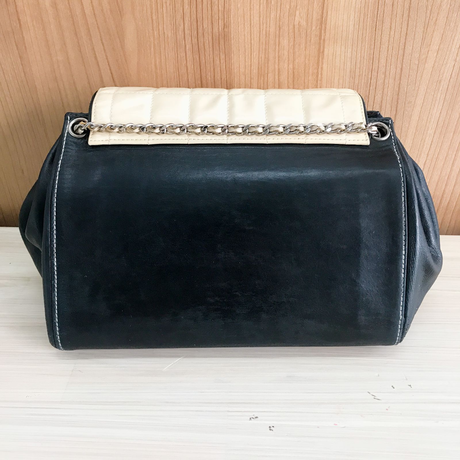 CHANEL チョコバー ピアノ ショルダーバッグ エナメル クロ CHANEL （未使用 展示品）シャネル チョコバー ミニ フラップ