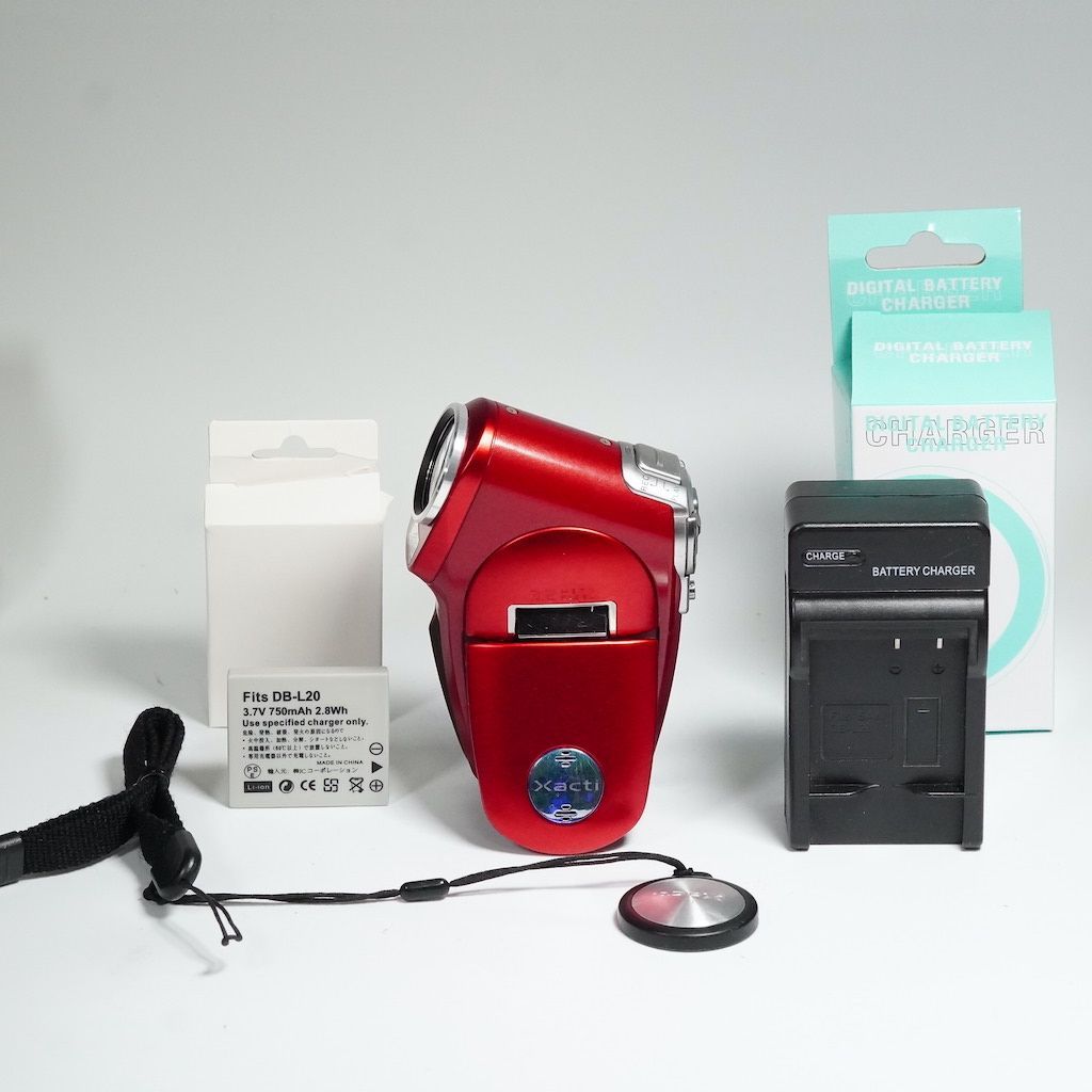 SANYO サンヨー Xacti DMX-C1 レッド ビデオカメラ 動作OK 1週間