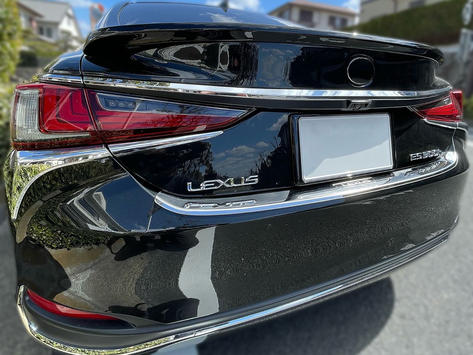 Tint+何度も貼れる エンブレム スモークフィルム(ブラック