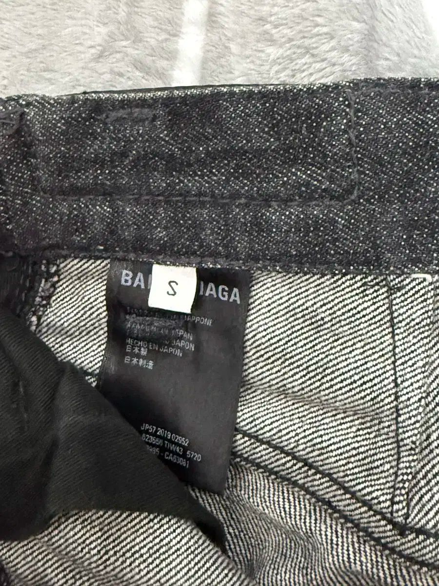 バレンシアガ キャットウォッシュ デニム s DECORATOM_COM_BR