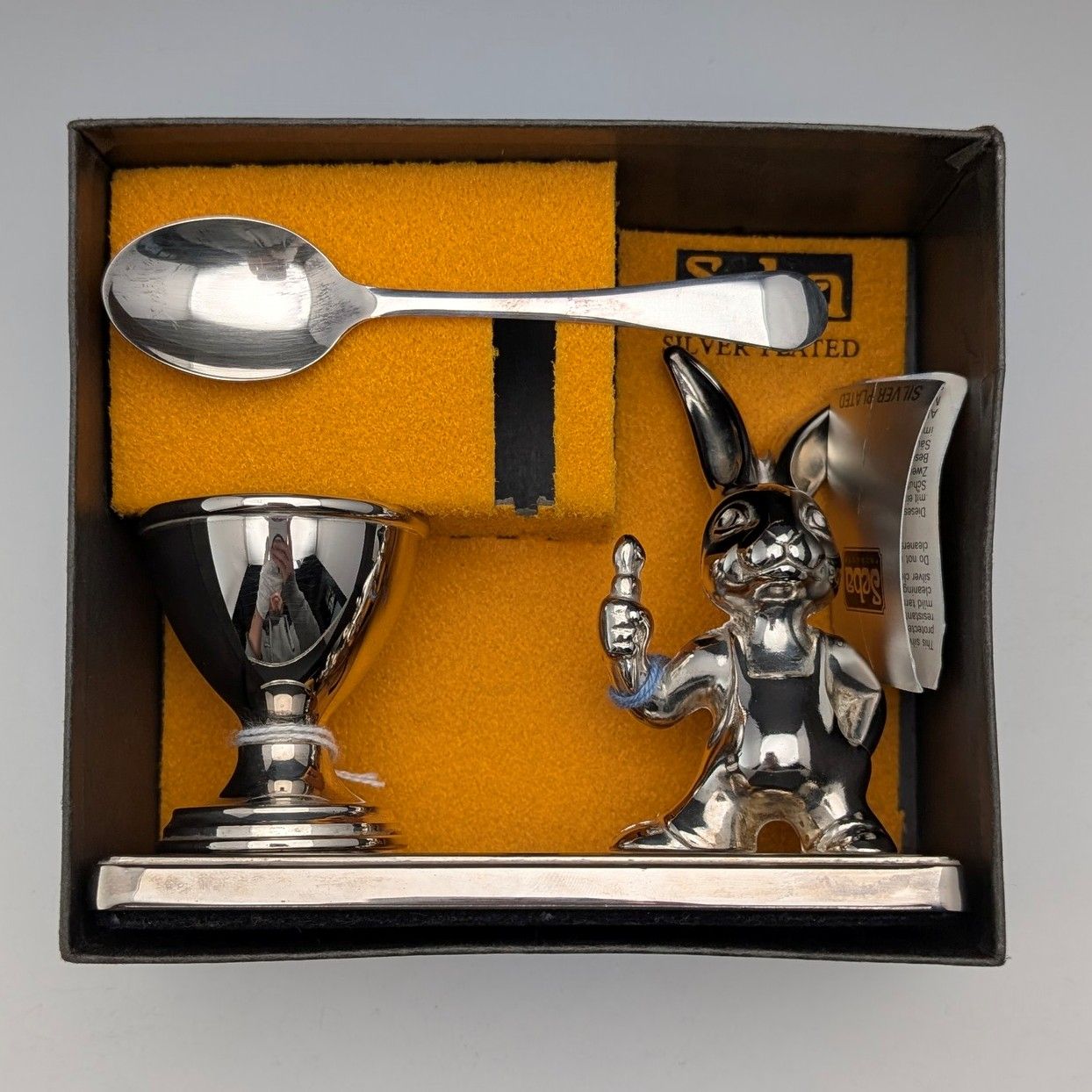 英国ヴィンテージ シルバープレート製 うさぎ土台 エッグスタンド