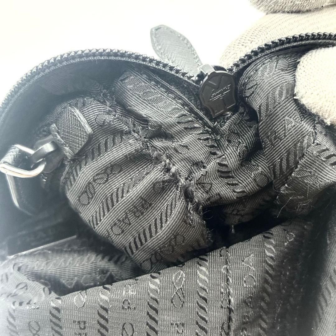 外観美品 プラダ ポーチ サフィアーノレザー 三角ロゴ テスート 白タグ