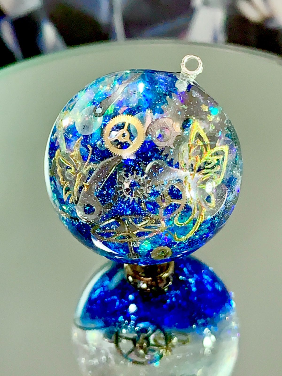 歯車と黄金蝶⭐︎球体ネックレス】 - メルカリ
