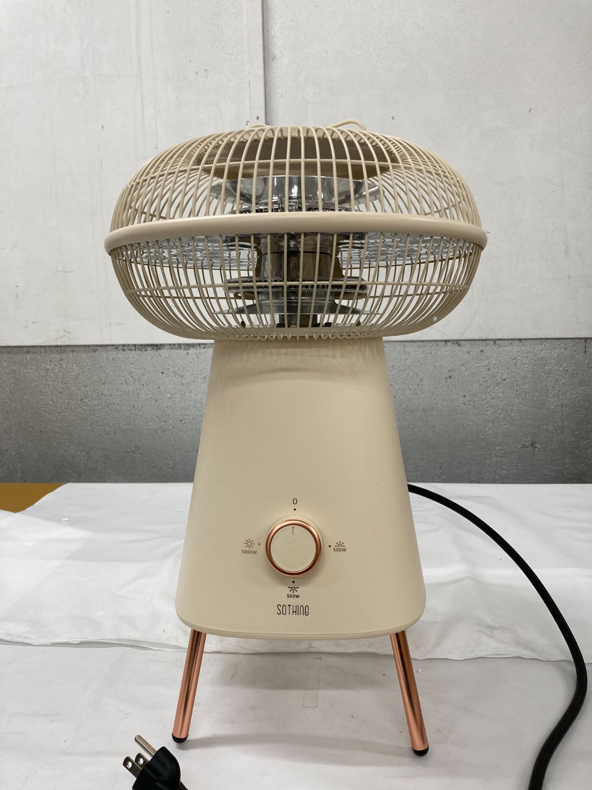 ☆未使用☆SOTHINGハロゲンヒーター、カーボンヒーター、電気ストーブ