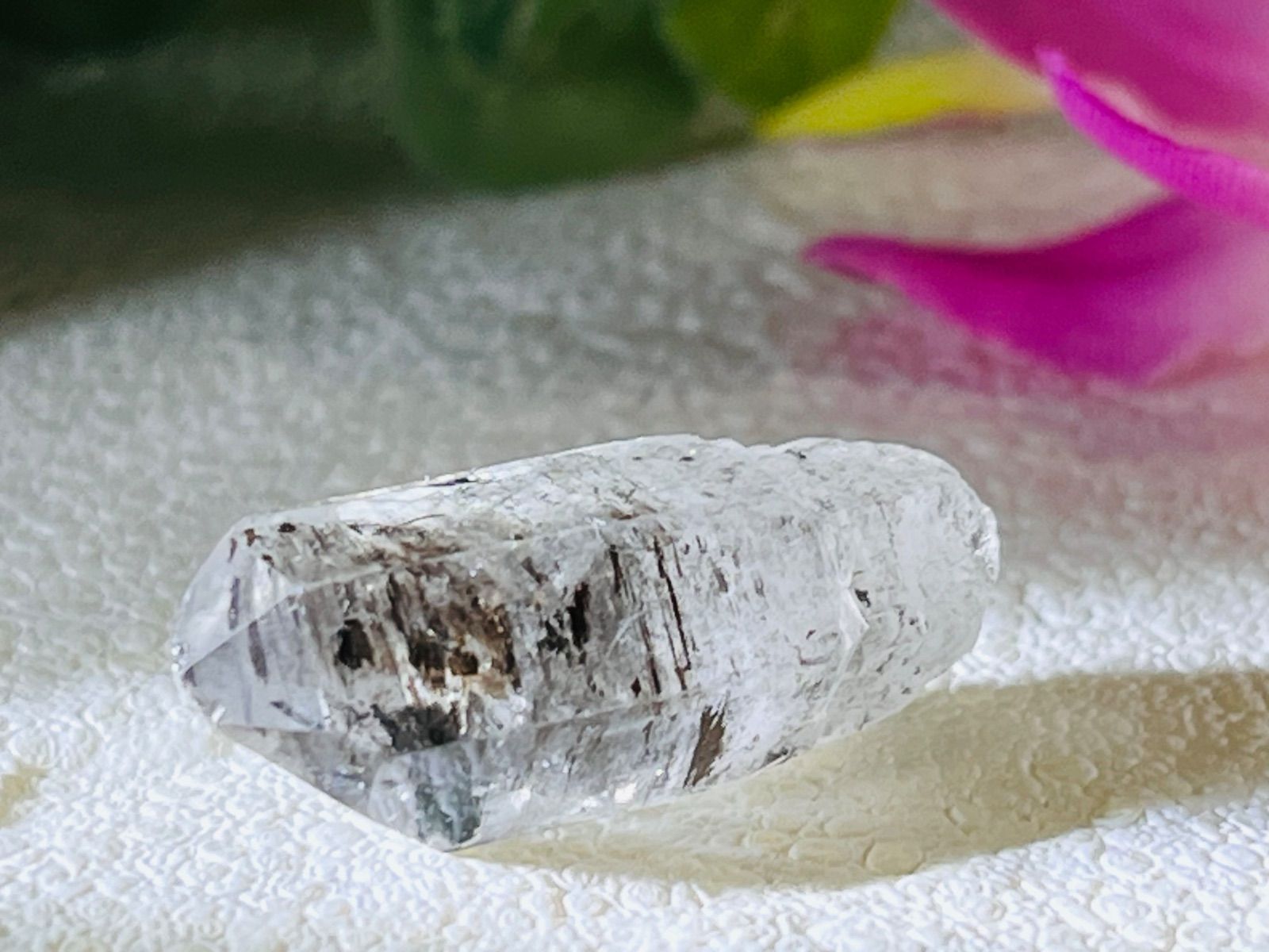 チベット産 カーボン入りセプタークォーツ 松茸水晶 原石 子宝水晶