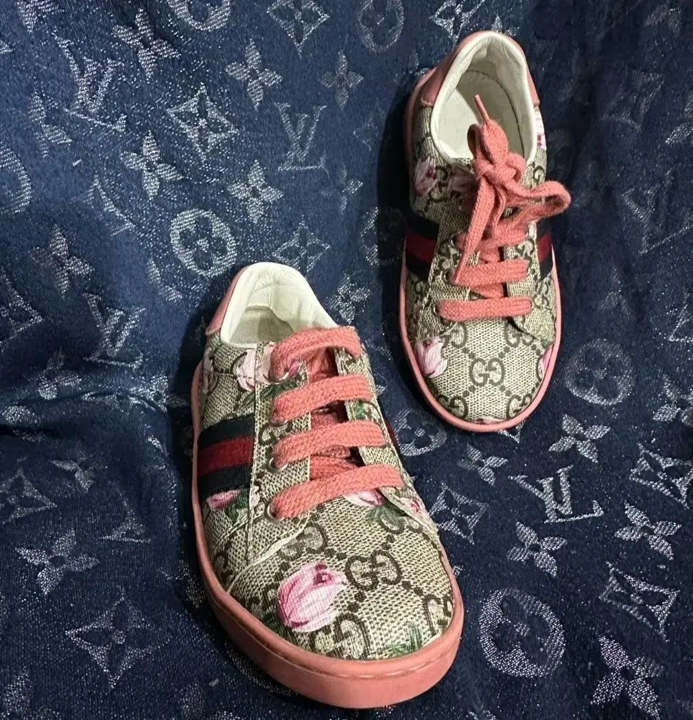 スニーカー