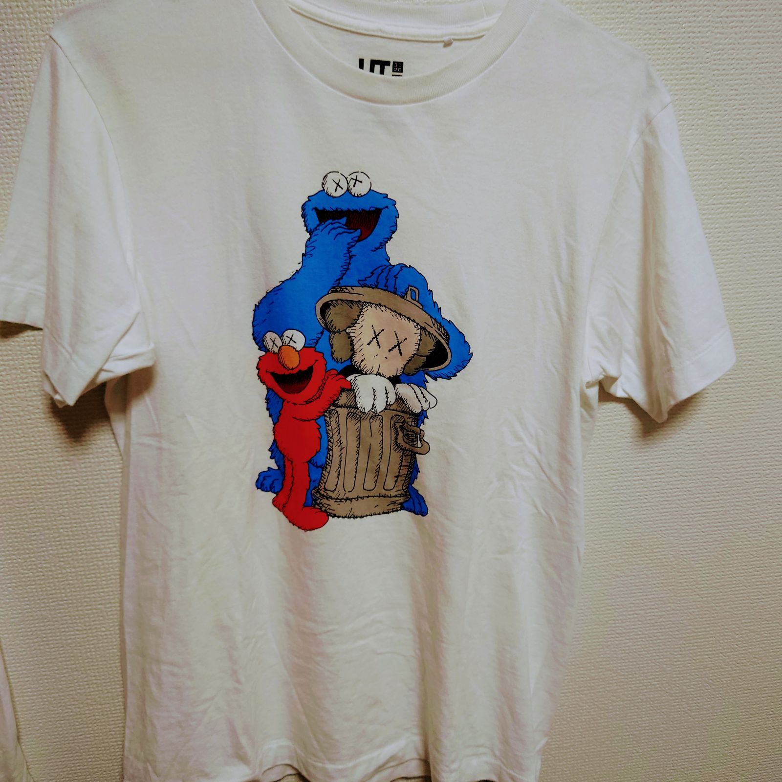 ユニクロ✕カウズ セサミストリートコラボtシャツ Sサイズ