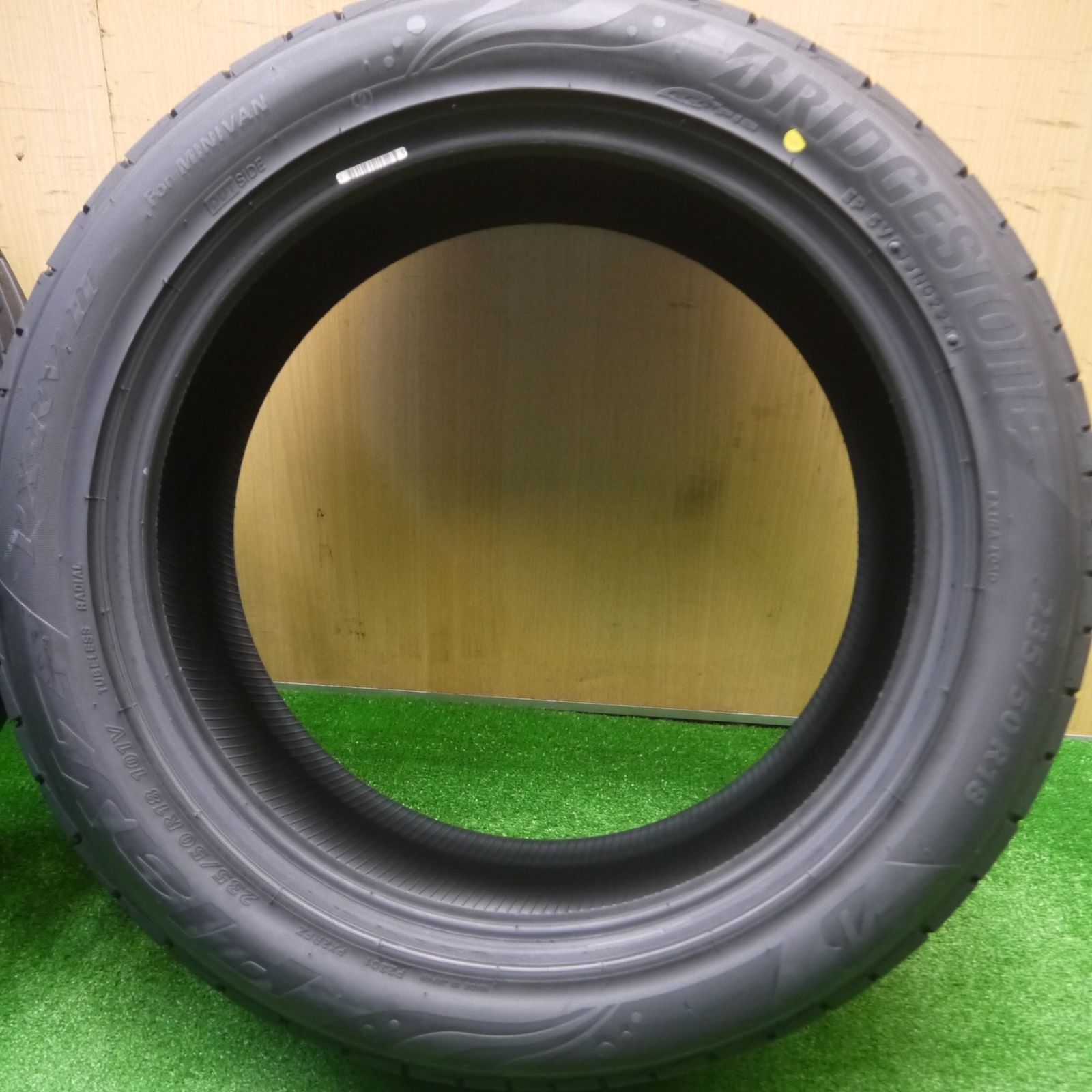 *送料無料* 未使用！24年★235/50R18 ブリヂストン プレイズ PX-RV2 タイヤ 18インチ アルファード ヴェルファイア 等★4090601Hノタ