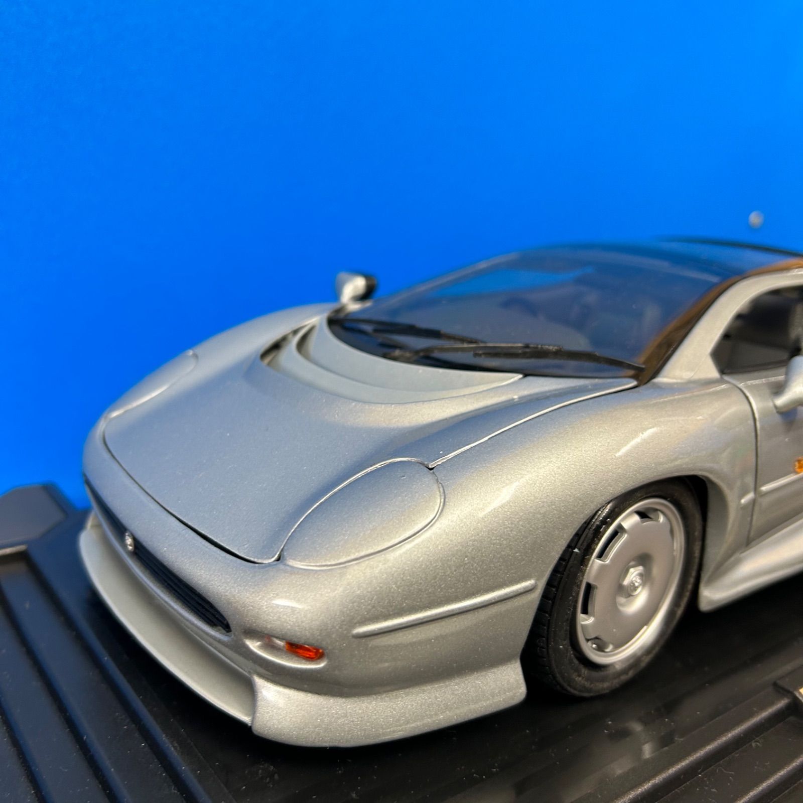 JAGUAR】 XJ220(1992) Maisto 1/12 - メルカリ