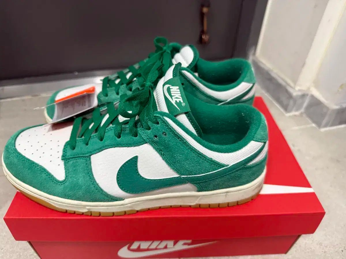 NIKE ダンク グリーン スウェード スニーカー 280