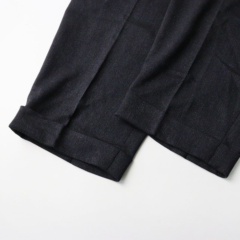 チャコールグレー タック