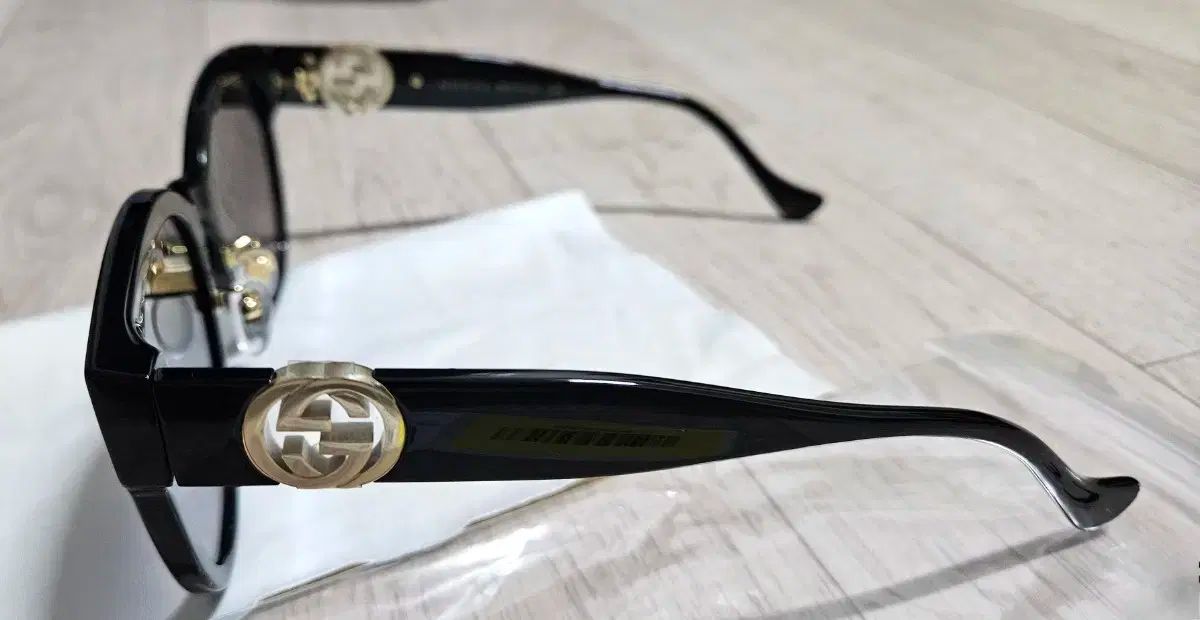 【未使用同等品】GUCCI グッチ　サングラス　　インターロッキング　ケース付き GUCCI(グッチ) インターロッキング レディース サングラス