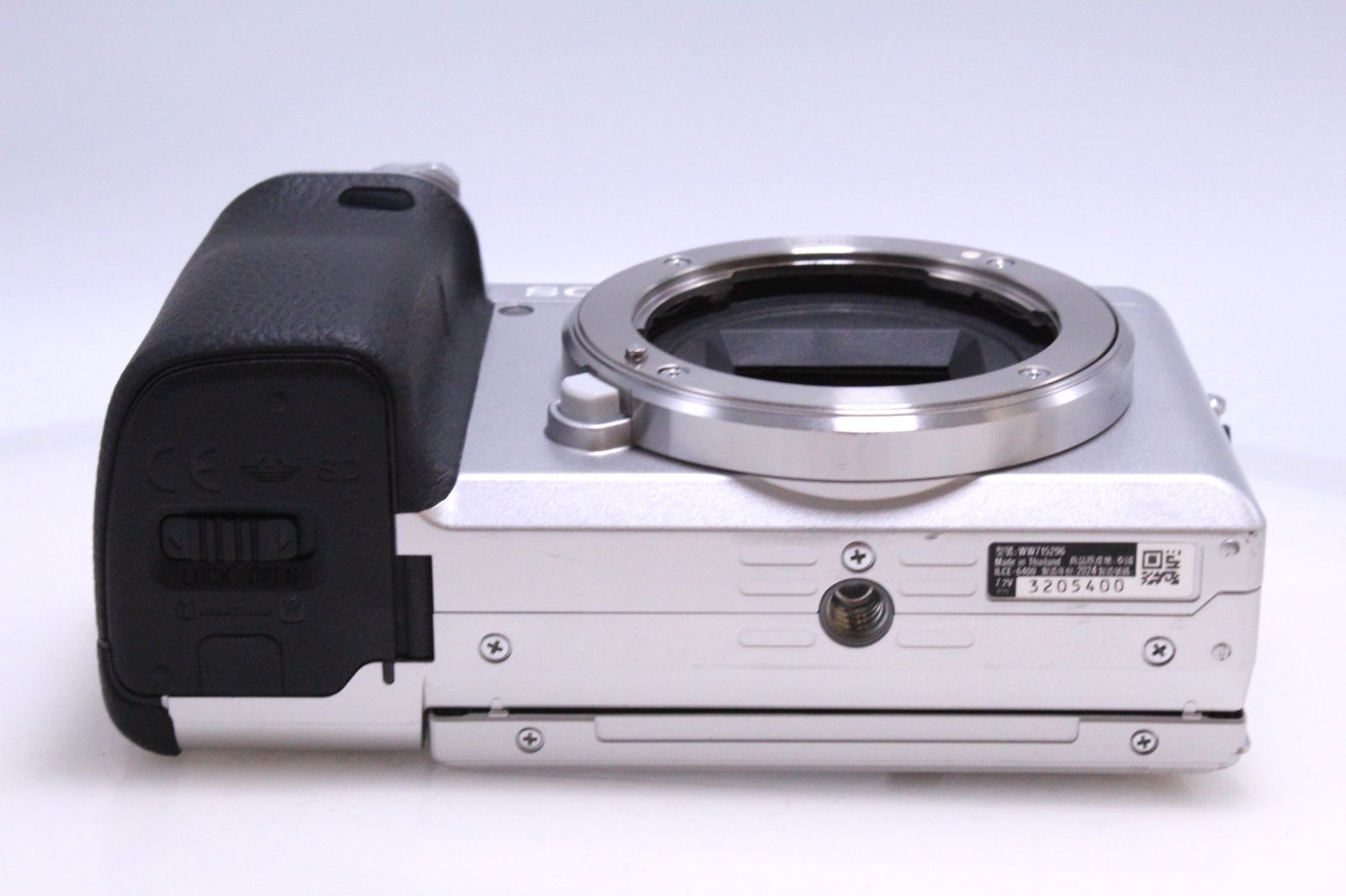 C ミラーレス一眼カメラ