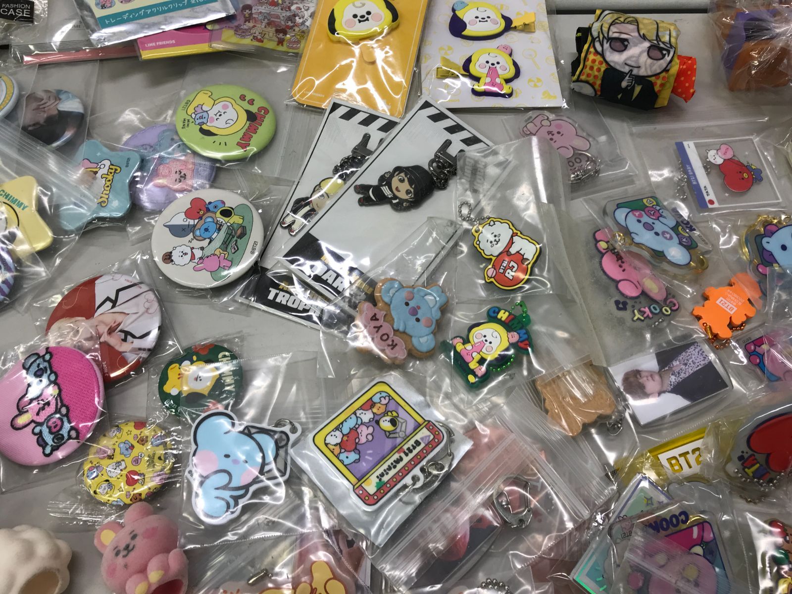 BTS Tiny TAN BT21 ぬいぐるみ ポスター アクスタ バッジ 他