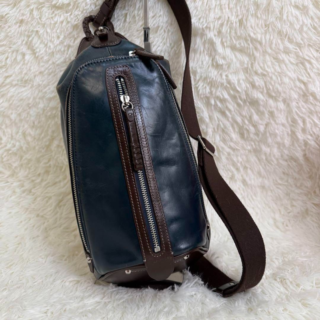 キーファーノイ　ネイビー レザー ショルダーバッグ Kiefer neu キーファーノイ レザーショルダーバック ボディ