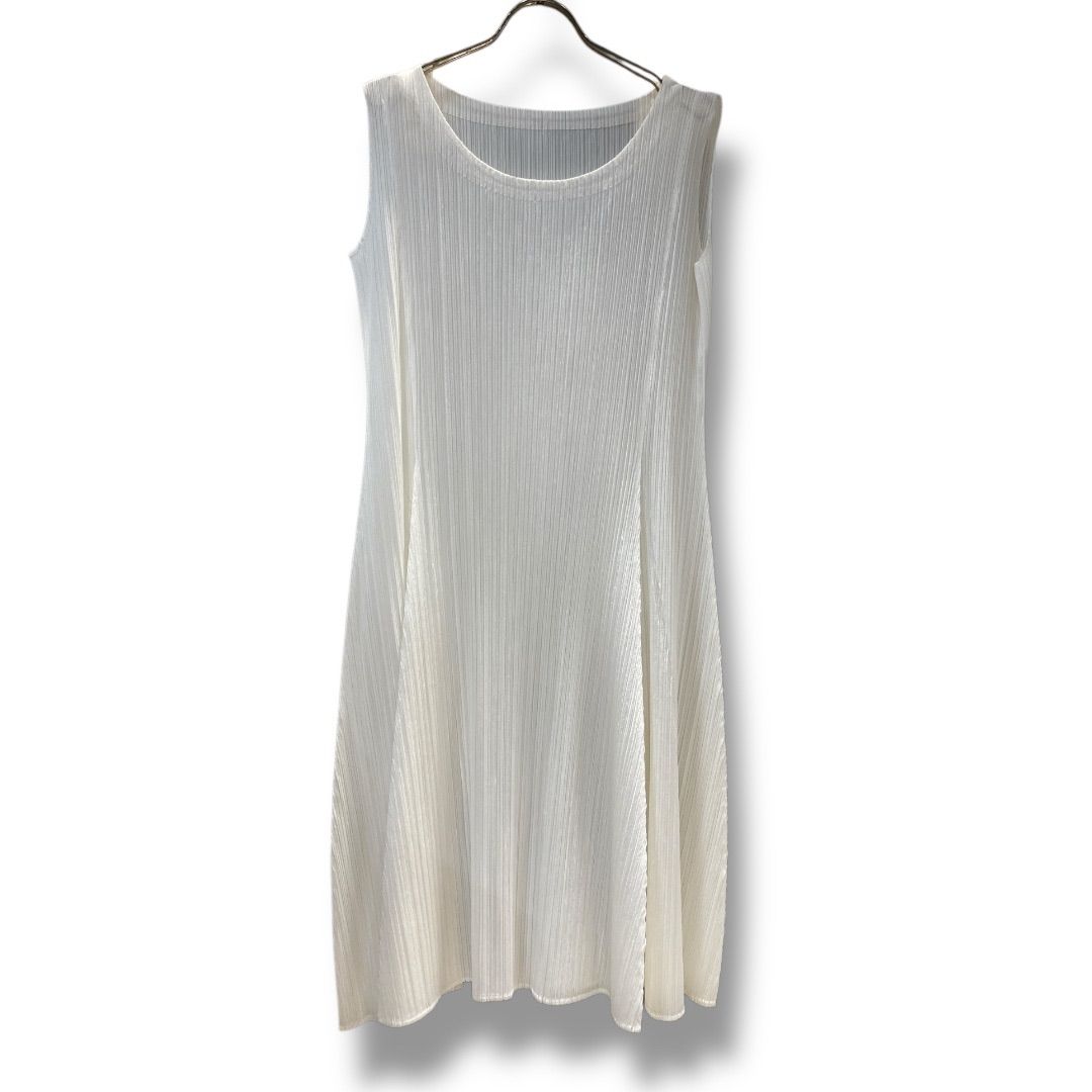 ＩＳＳＥＩ　ＭＩＹＡＫＥ　ノースリーブワンピース　グレー イッセイミヤケグレー ノースリーブ ワンピース