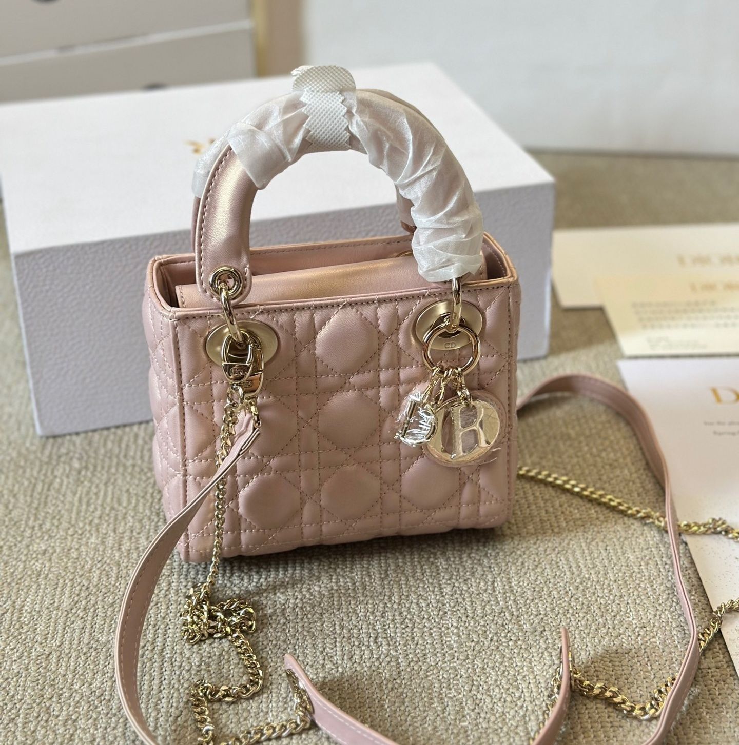 真珠光沢のあるパウダーLADY DIOR レディーディオール ハンドバッグ ショルダーバッグ クロスボディバッグ