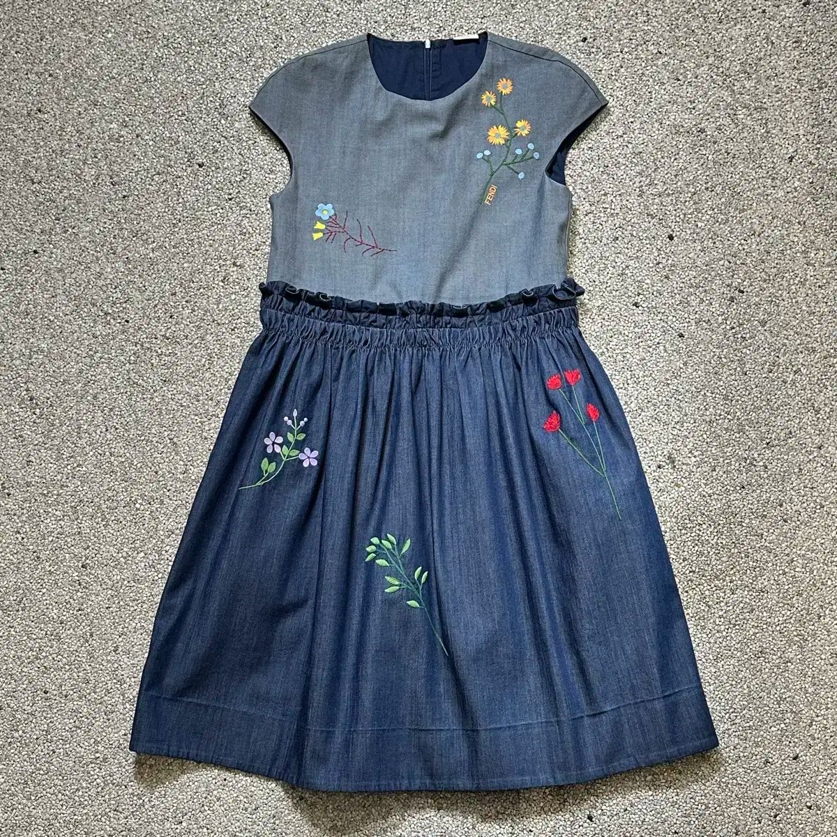 FENDI フェンディ キッズ フラワー刺繍 デニムワンピース 10 税金