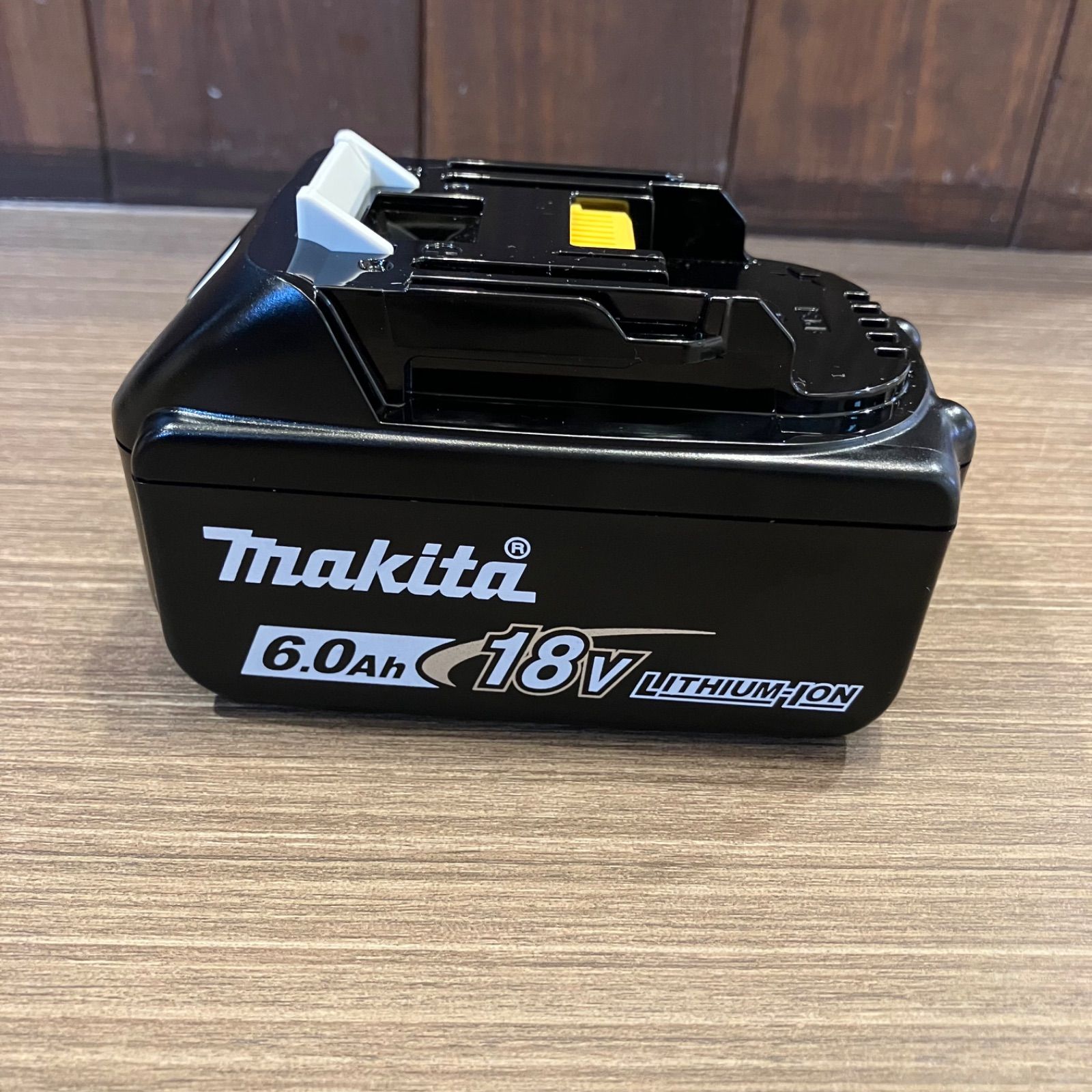 バッテリー BL1860B