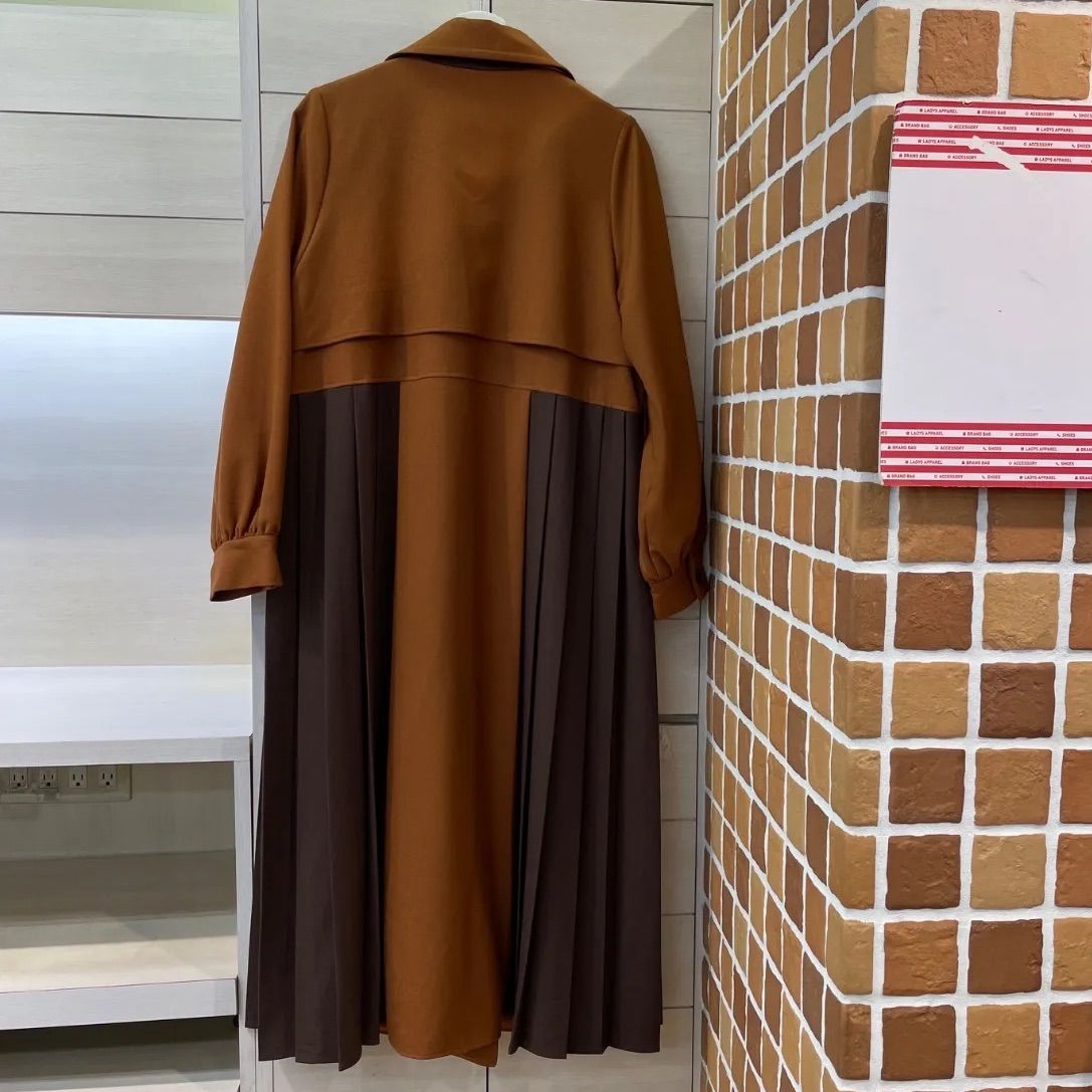 完売品　HARE バイカラープリーツコート HARE（ハレ）の「バイカラープリーツコート(HARE)（チェスター