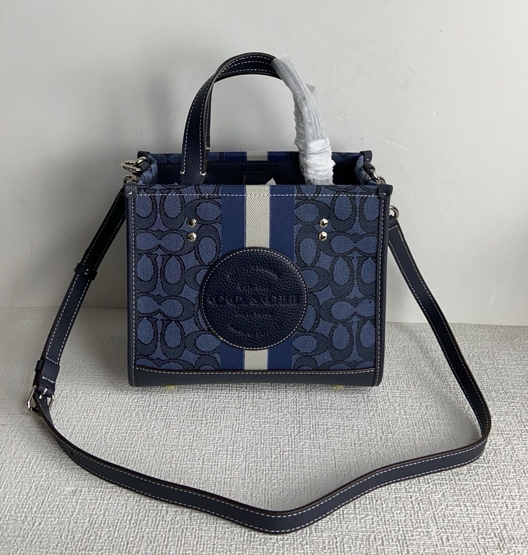 COACH デンプシー 22 シグネチャージャカード トート 新品未使用