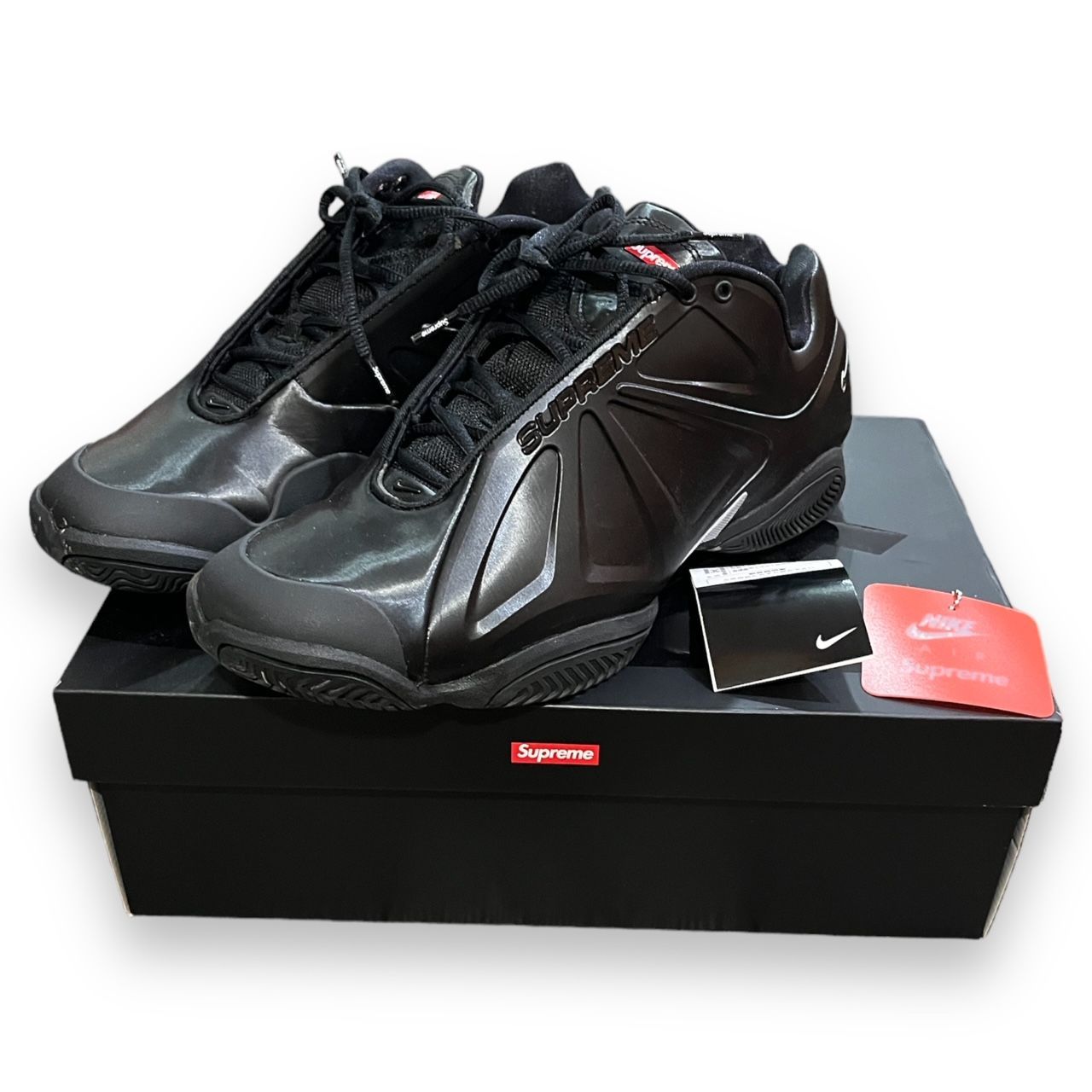 ナイキ×Supremeコラボ!! エアズームコートポジット FB8934-001 Supreme × Nike Air Zoom Courtposite 