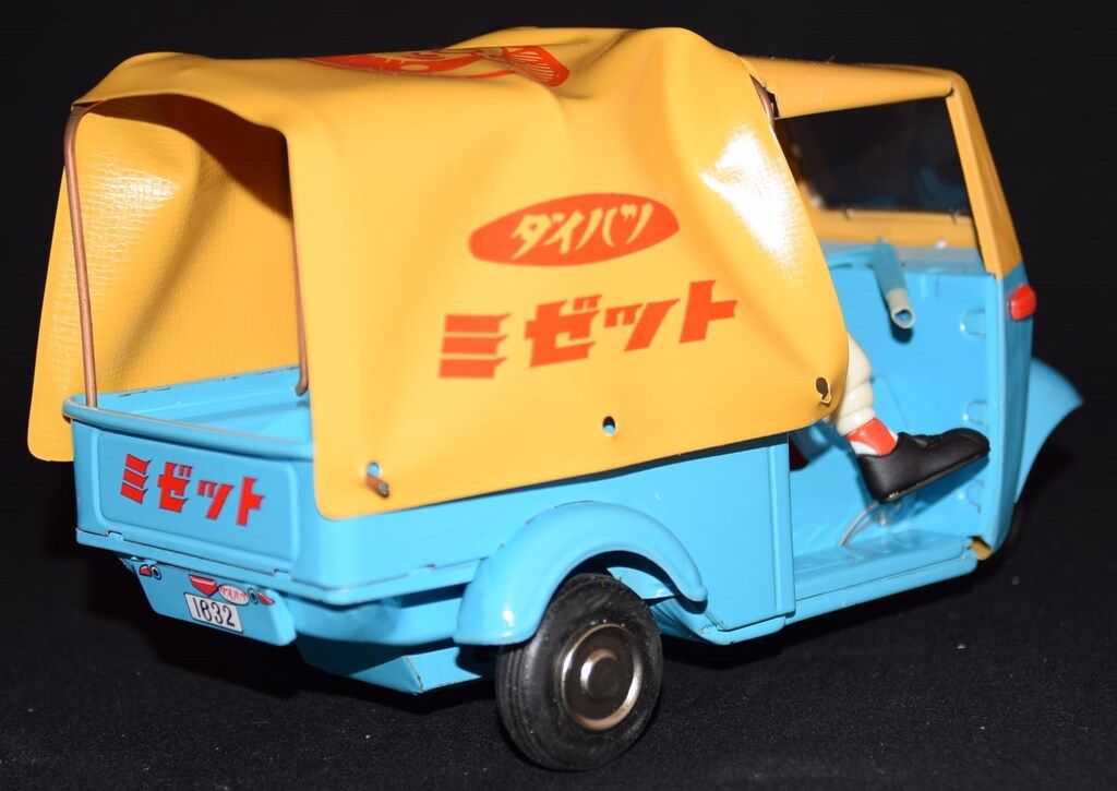 コンちやんのダイハツミゼット。大坂ブリキ。 復刻 大阪ブリキ玩具 ダイハツ ミゼット DKA型 三輪車 日本製