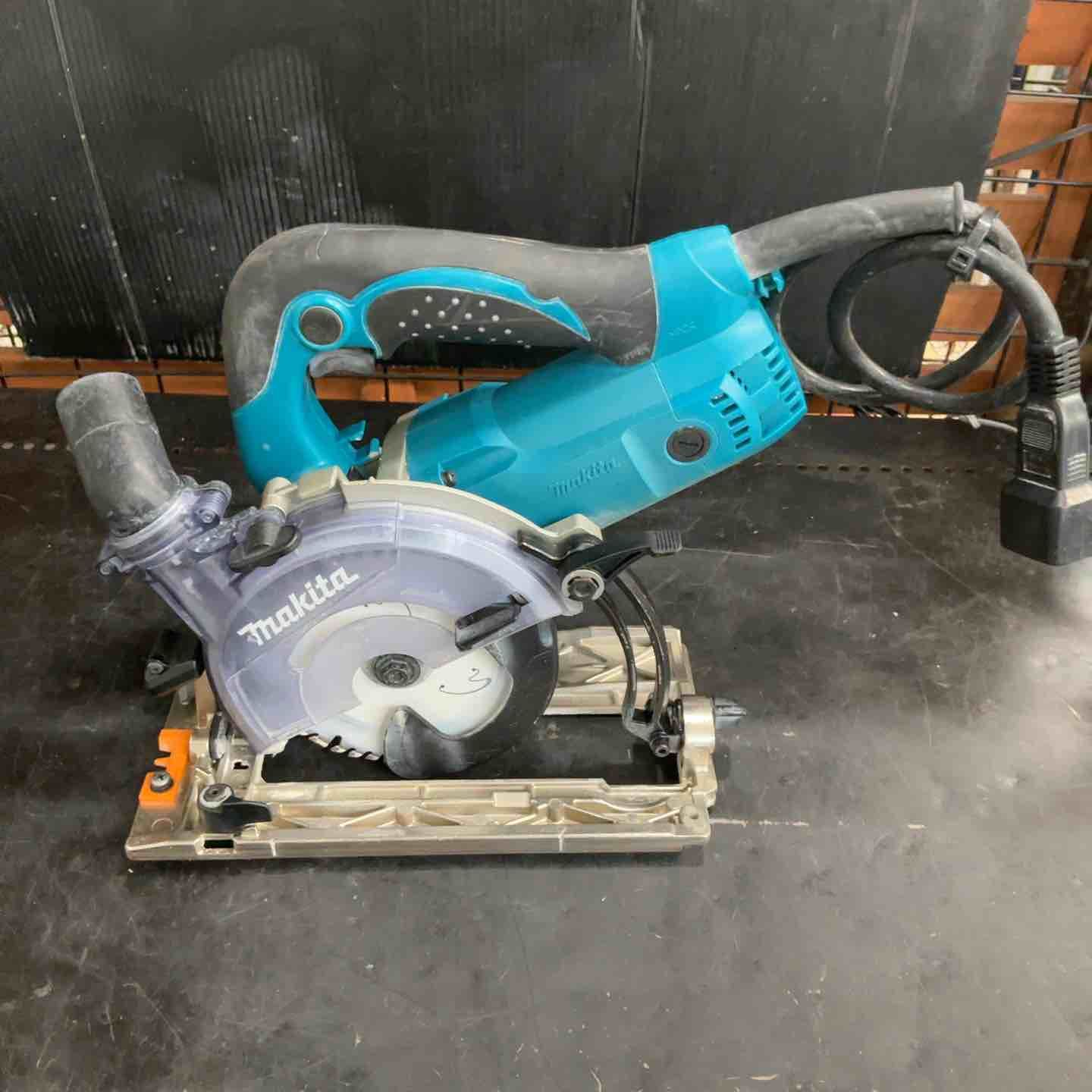 卸売 ☆マキタ(makita) 防じん丸のこ KS5200FX【草加店】 卸売 ☆マキタ(makita) 防じん丸のこ KS5200FX【草加店】