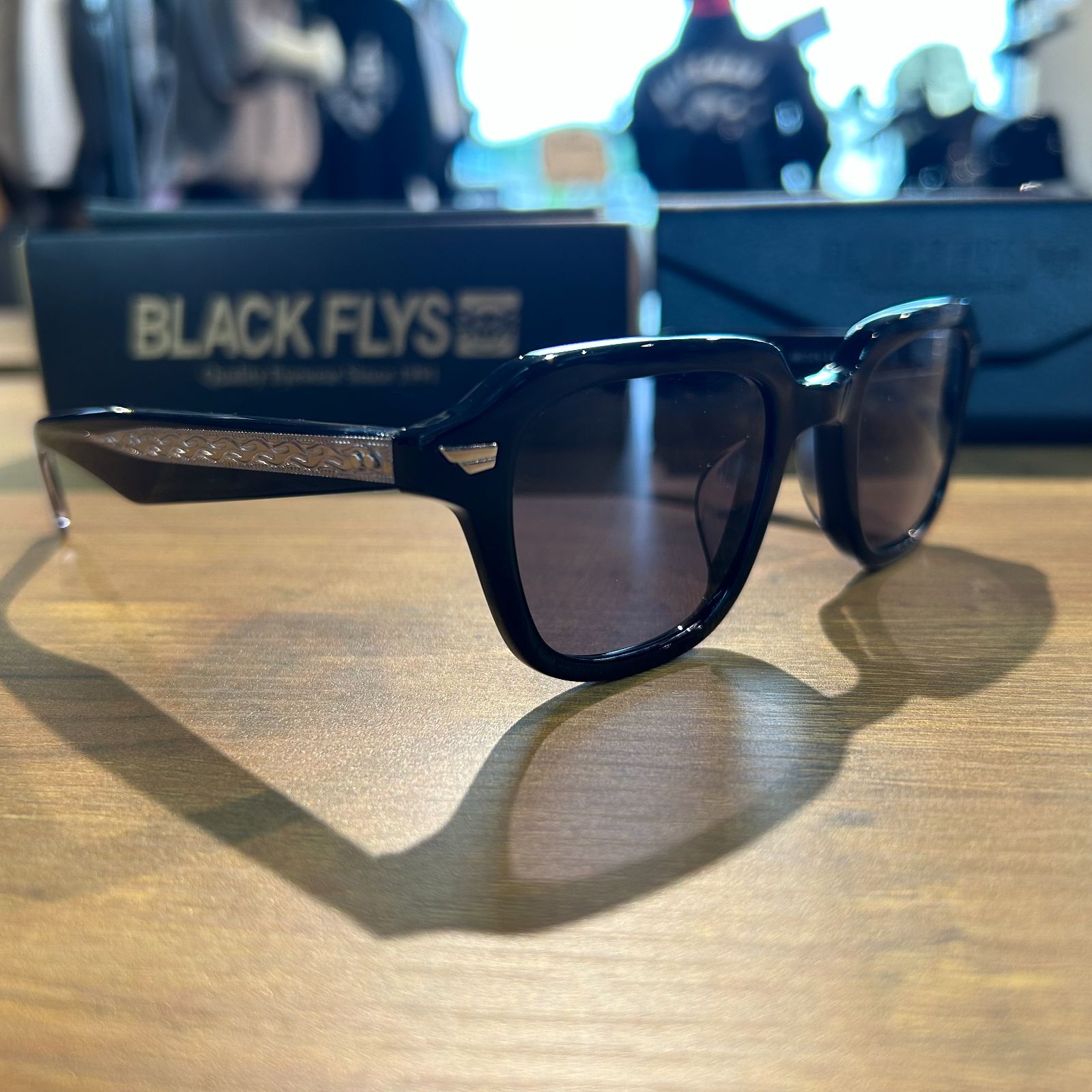 BLACK FLYS　FLY CHIEF　ブラックシルバー×グレー　ブラックフライ　サングラス　フライチーフ　サングラスケース　サングラス拭き　 ラッピング箱　BF-15507-01 　夏　サマー　プール　キャップ　海水浴　海　ファッション　アメカジ