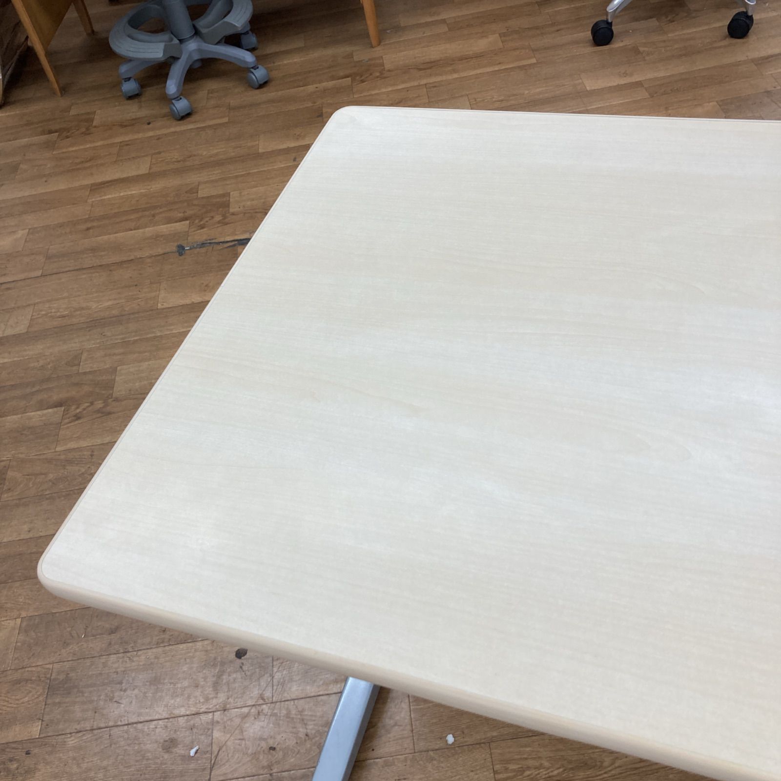 8177シリーズ ミーティングテーブル