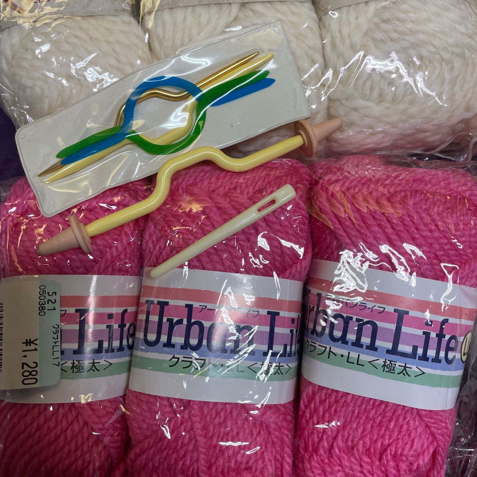 毛糸 大量 まとめ売り 白・ピンク多め - メルカリ