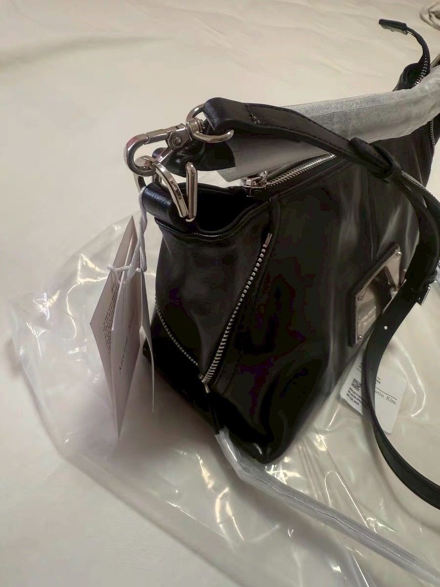 トートバッグ [MATINKIM]double zipper mini cross bag in black 無料配送 ☆MATIN KIM☆ DOUBLE ZIPPER MINI CROSS BAG (Matin