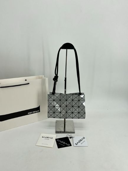 未使用 BAOBAO ISSEY MIYAKE バオバオイッセイミヤケトートバッグ シルバー