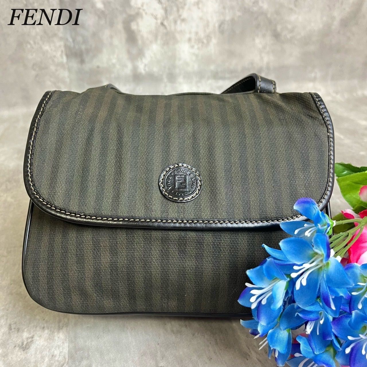 ✨良品✨ FENDI フェンディ ショルダーバッグ トートバッグ ペカン ストライプ ロゴプレート ゴールド金具 キャンバス レザー 肩掛け 斜め掛け  レディース グレー 灰色 ブラック 黒色