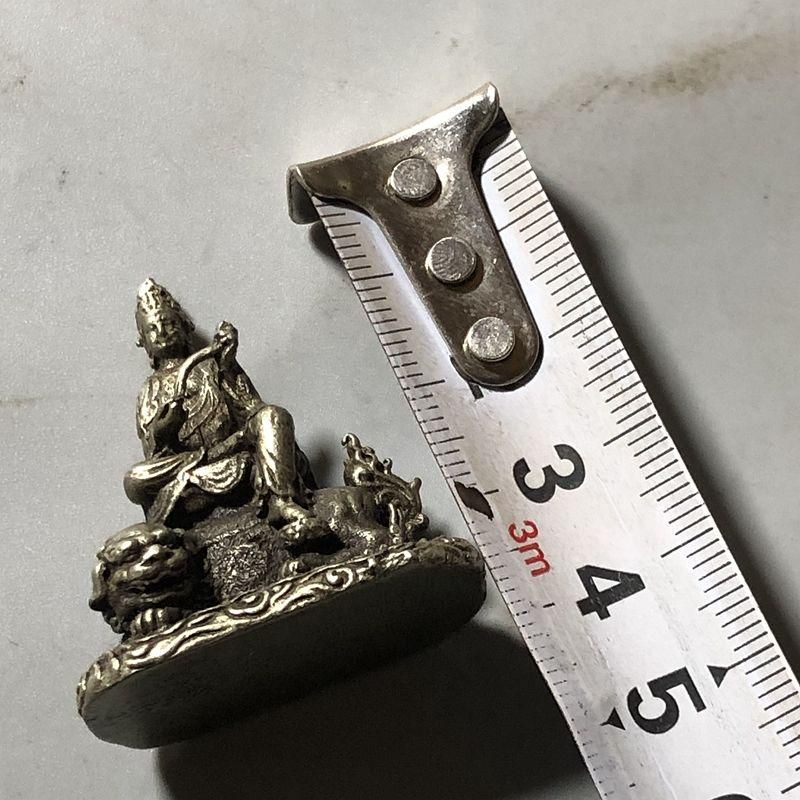 銅細工 騎獣観音 仏像 置物 装飾品 工芸品 美術品 - メルカリ