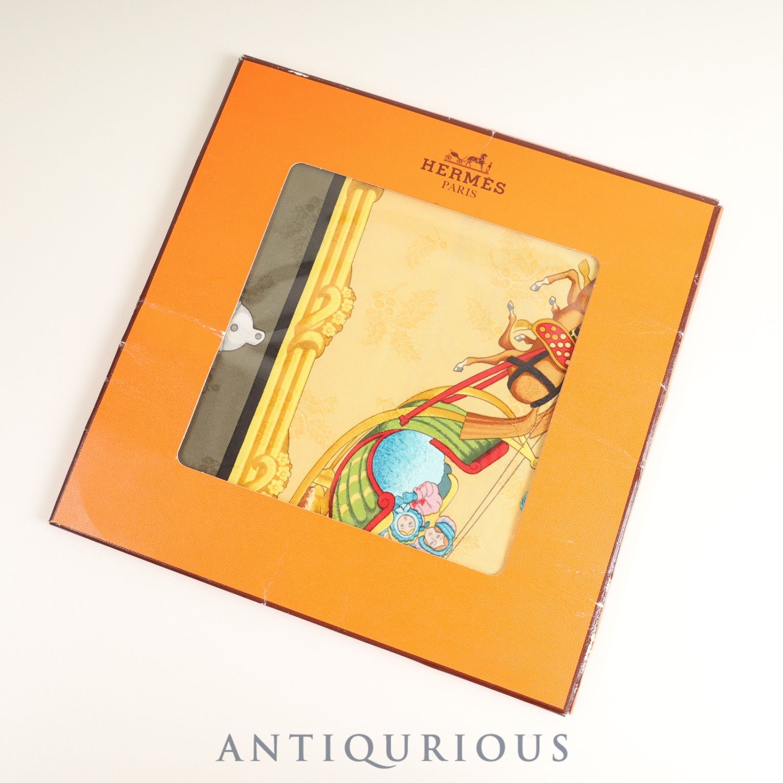 エルメス　HERMES　スカーフ　カレ90　羽飾りと鈴 エルメス スカーフ カレ90 羽飾りと鈴 ケース SILK100% - メルカリ