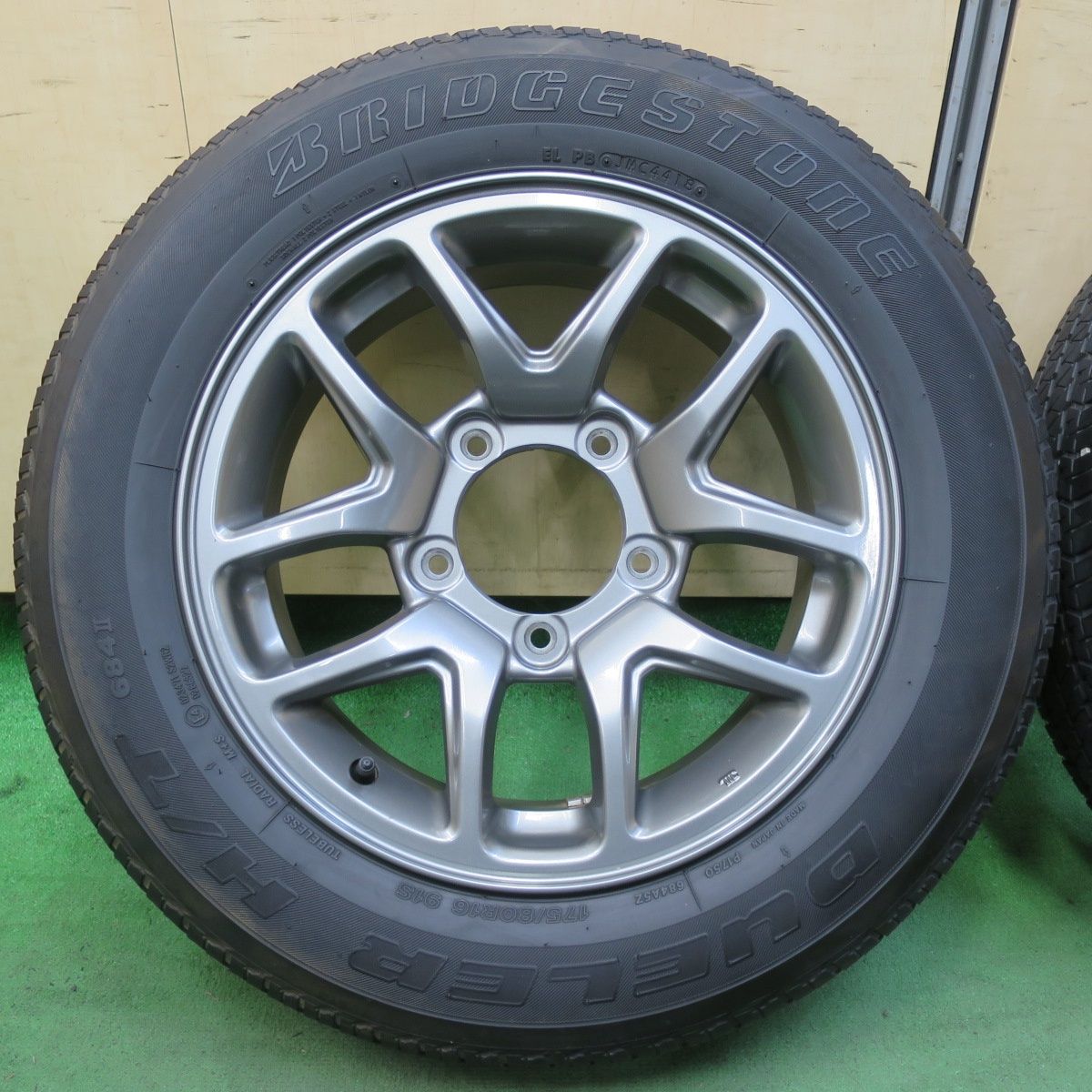バリ溝！キレイ！9分☆スズキ JB64 ジムニー 純正 175/80R16