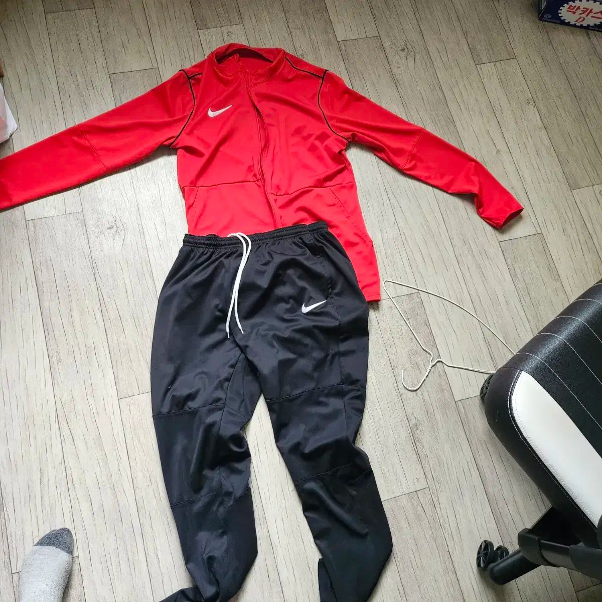ナイキ NIKE トレーニングウェア サーマフィット ブラック 上下