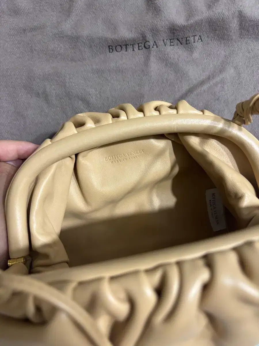 Bottega Veneta ボッテガヴェネタ マンドゥバッグ ギャザーバッグ ミニポーチ アーモンド DECORATOM_COM_BR