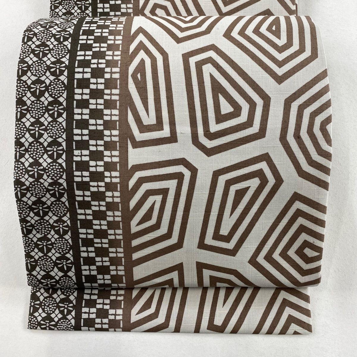 袋帯 美品 名品 紬地 トンボ 幾何学模様 ぼかし 薄茶色 全通 正絹 