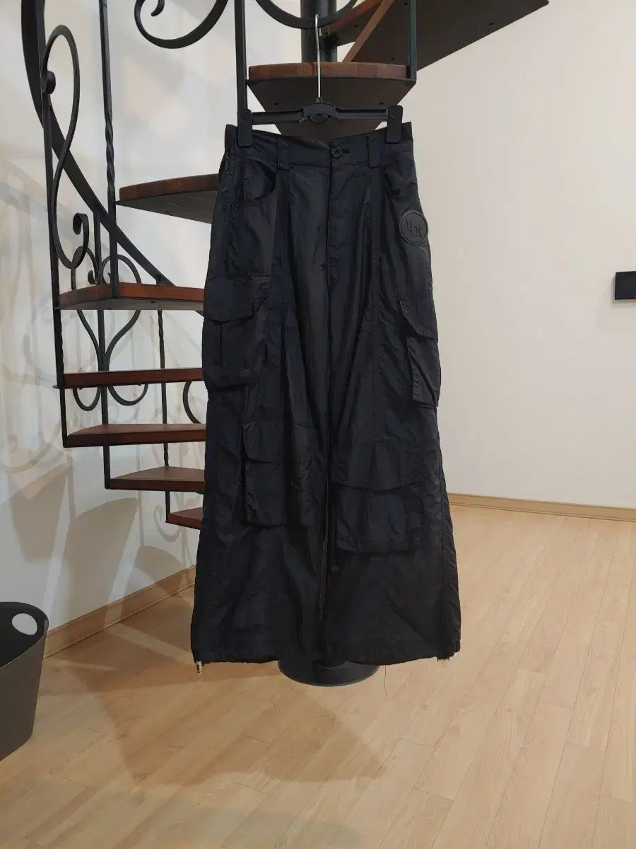 スリータイムズ ナイロン ブラック ワイド カーゴ パンツ 裏地