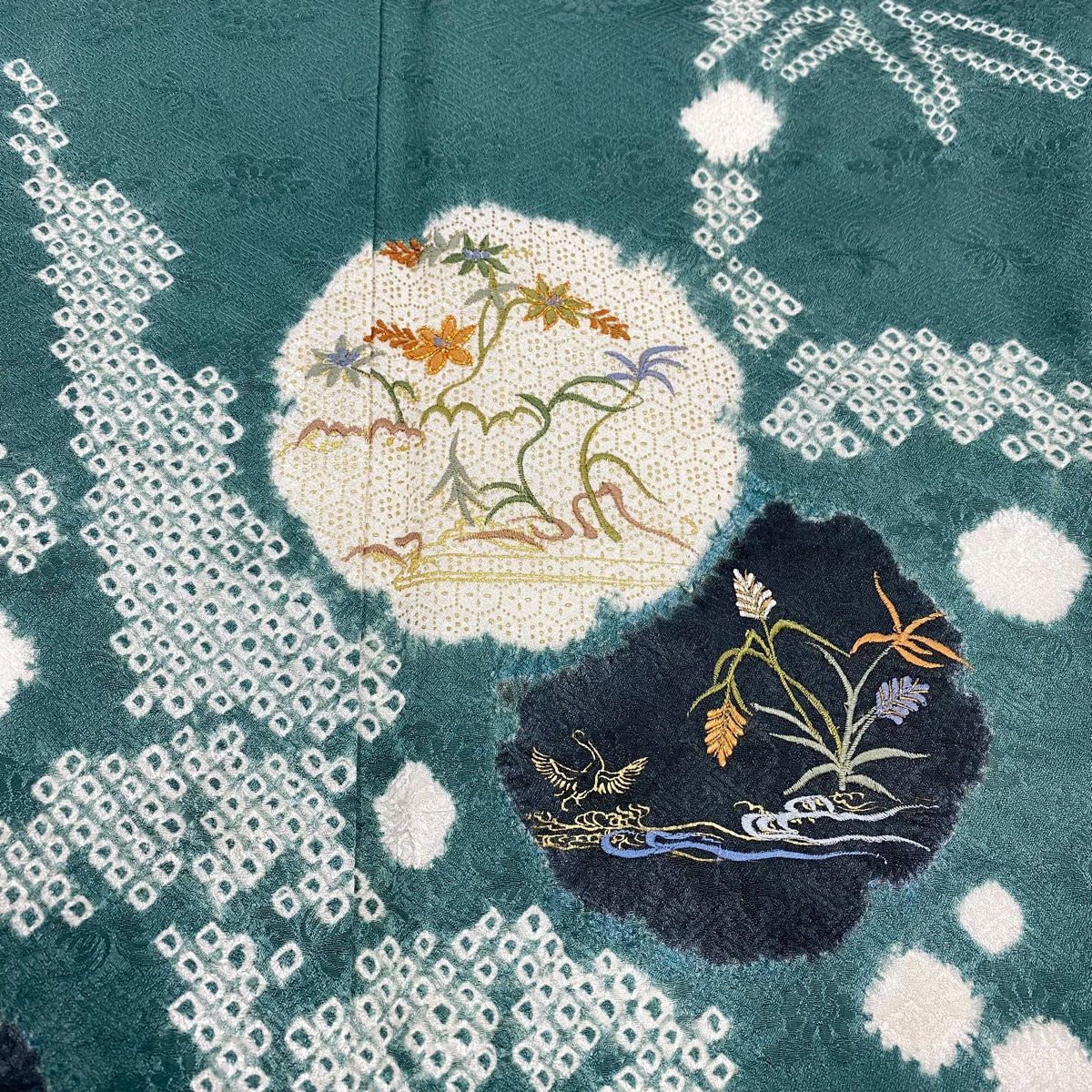 バイセル 着物 名品 付下げ 薄緑 流水 草花 風景 刺繍 総絞り 正絹 袷 身丈155cm 裄丈62.5cm ☆☆☆☆ バイセル 着物 名品 付下げ 薄緑 流水 草花 風景 刺繍 総絞り 正絹 袷 身丈