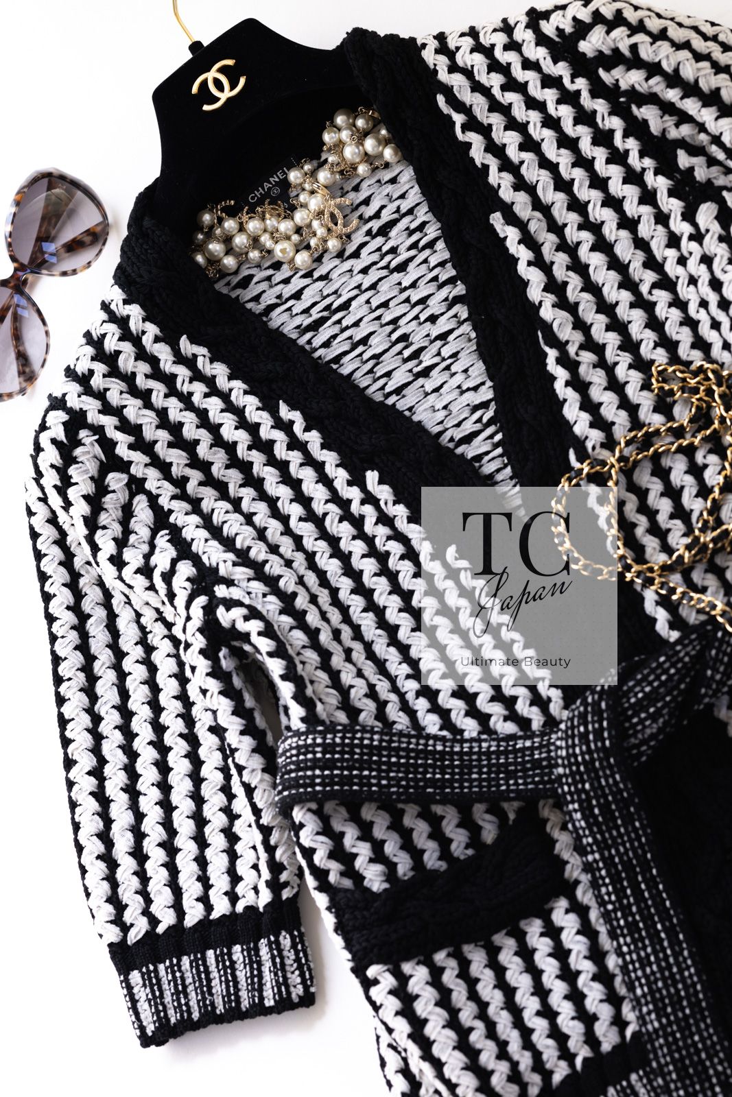  シャネル カーディガン セットアップ CHANEL ブラック 黒 オフ ホワイト やわらか ストレッチ コットン ニット スカート 超 36 38 カールラガーフェルド 五分袖 七分袖 カーディガン ボレロ アンサンブル