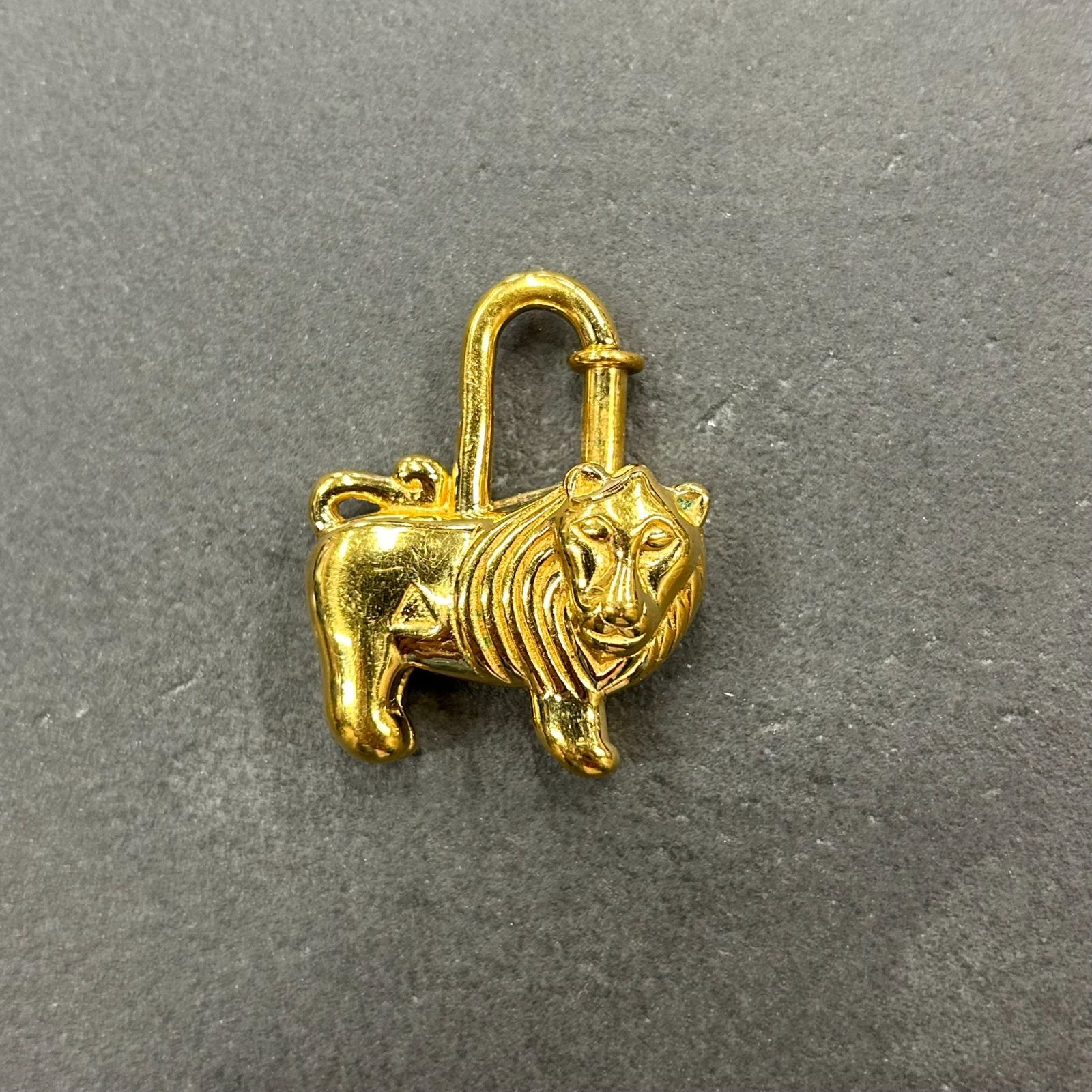 HERMES 1997 AFRICA Lion Cadena GP Gold エルメス カデナ ライオン - メルカリ