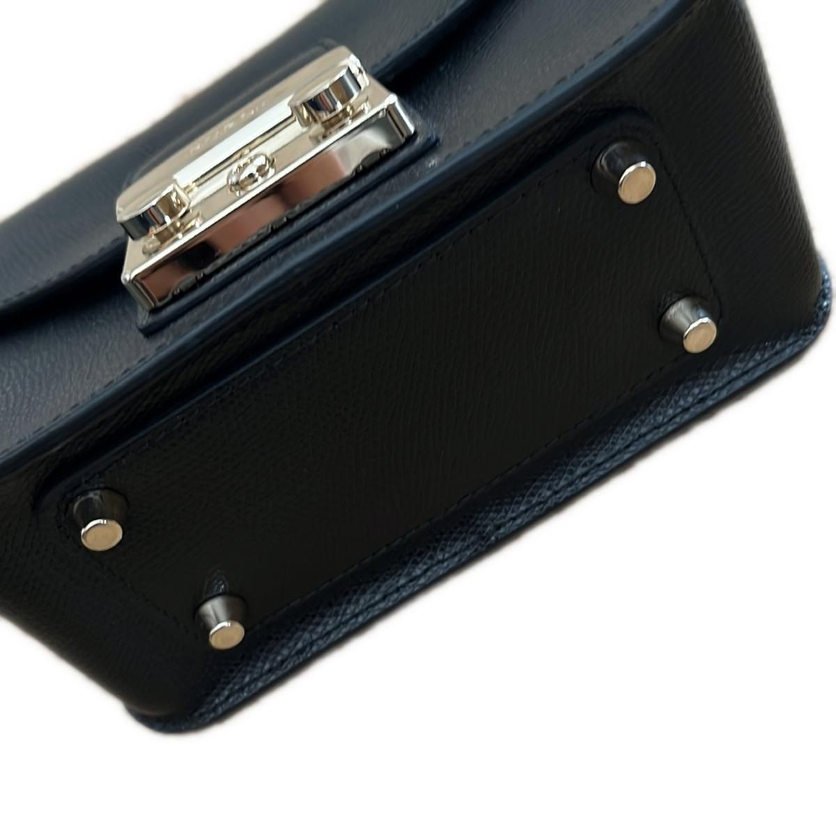 フルラ チェーンショルダーバッグ メトロポリス ビニール ブルー ゴールド金具 ハンドバッグ FURLA フルラ メトロポリス レディース  ビニールバッグ ポシェット ミニバッグ クロスボディバッグ ミニショルダーバッグ チェーンバッグ バック ブランド 美品 中古 |  ACROSS〜アクロス〜
