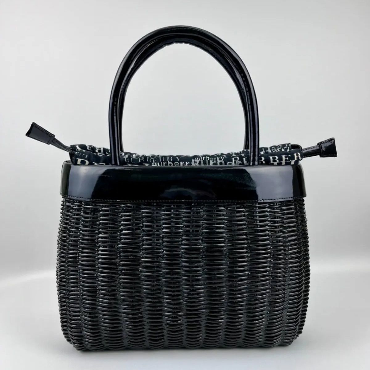 レア✨BURBERRY バーバリー かごバッグ ハンドバッグ ロゴ型押し 希少】BURBERRY バーバリー かごバッグ ハンドバッグ ロゴ型押し
