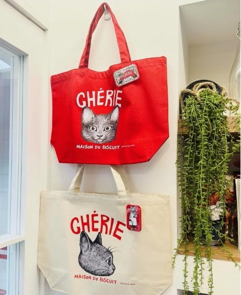 CHÉRIE×ヒグチユウコ/限定LEOトート2種類缶バッチ付き 【公式通販】