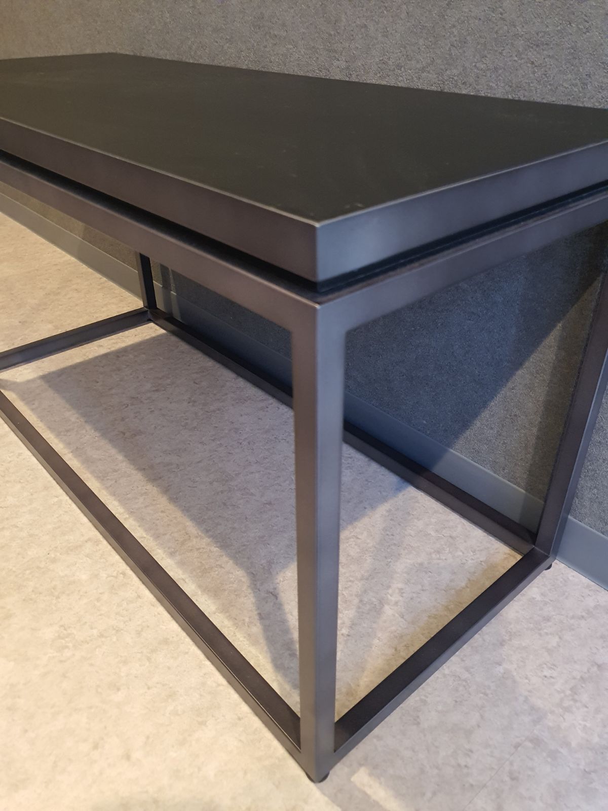 スチール製オリジナルサイドテーブル