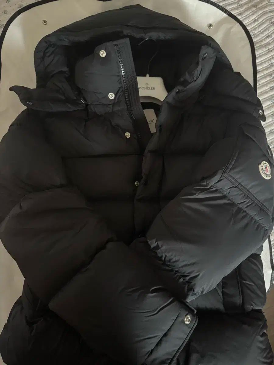 ほぼ MONCLER モンクレール ベゼール 2 サイズ 百貨店販売モデル 黒