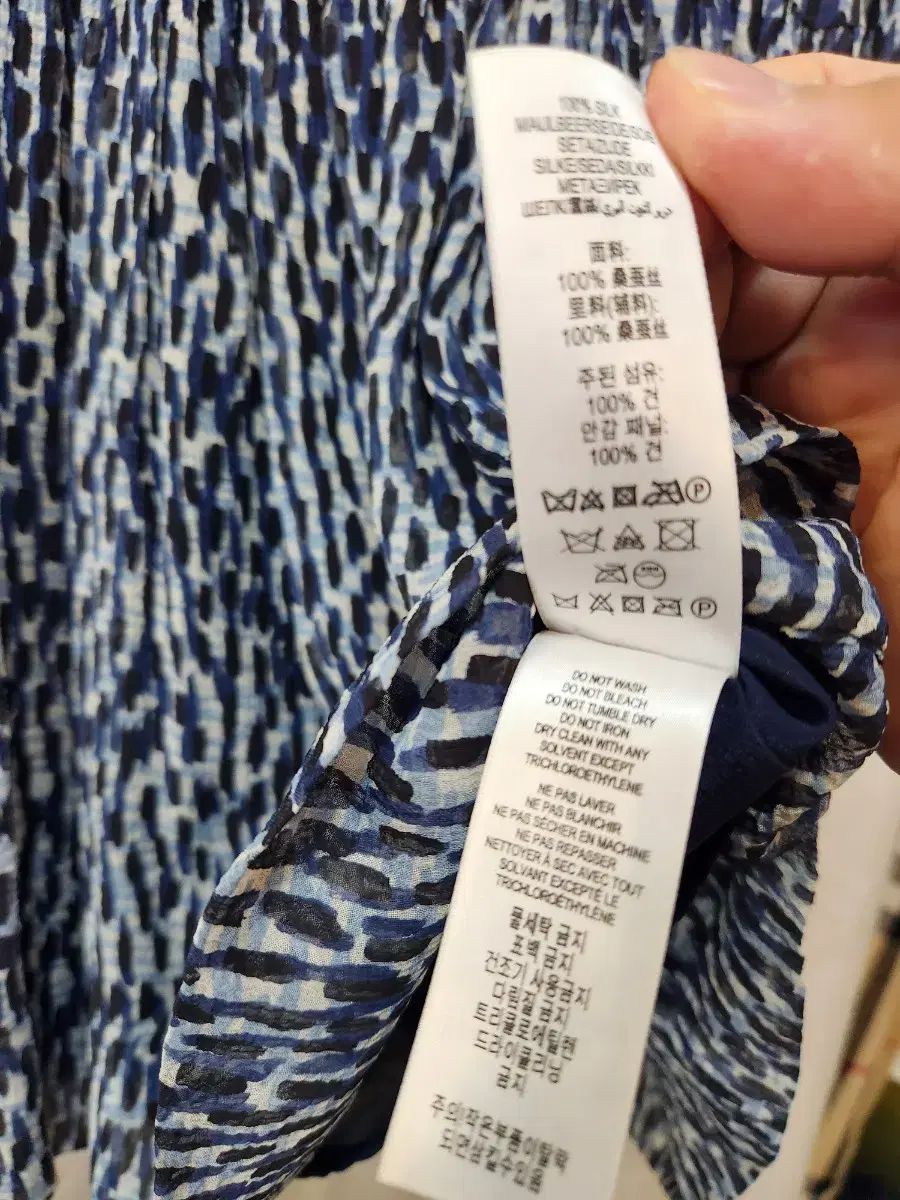 BURBERRYキッズワンピース BURBERRY(バーバリー ) キッズ シルク ワンピース - メルカリ
